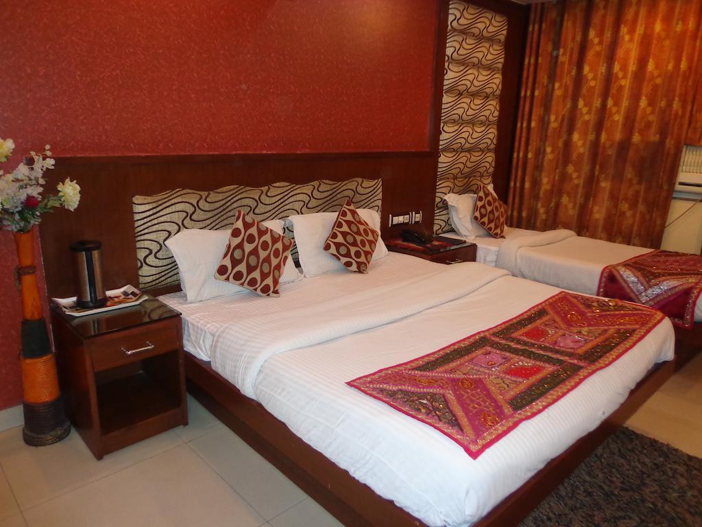 Hotel Shivdev International Near Railway Station