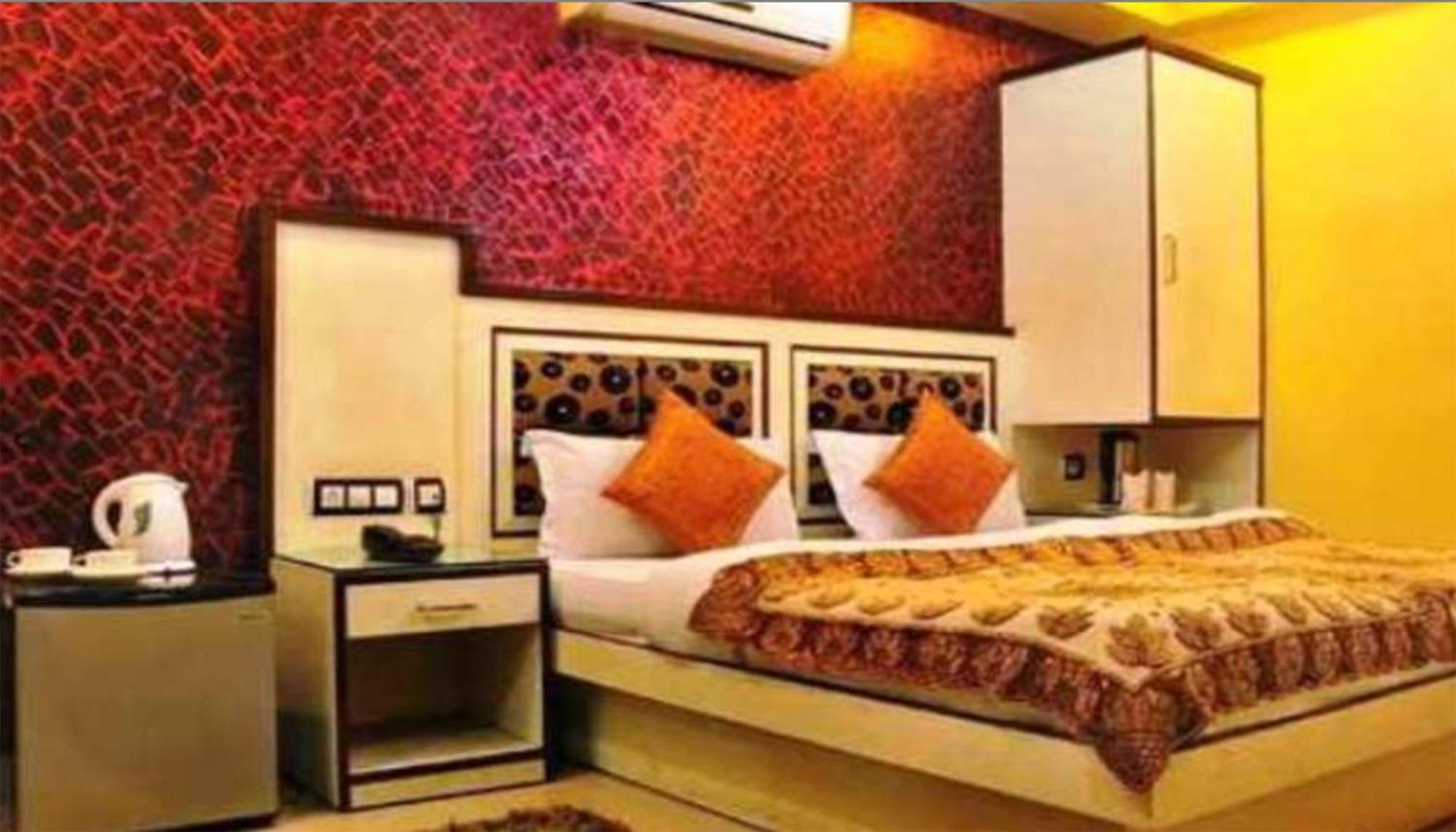 Shivdev International Near Railway Station Hotel 3*