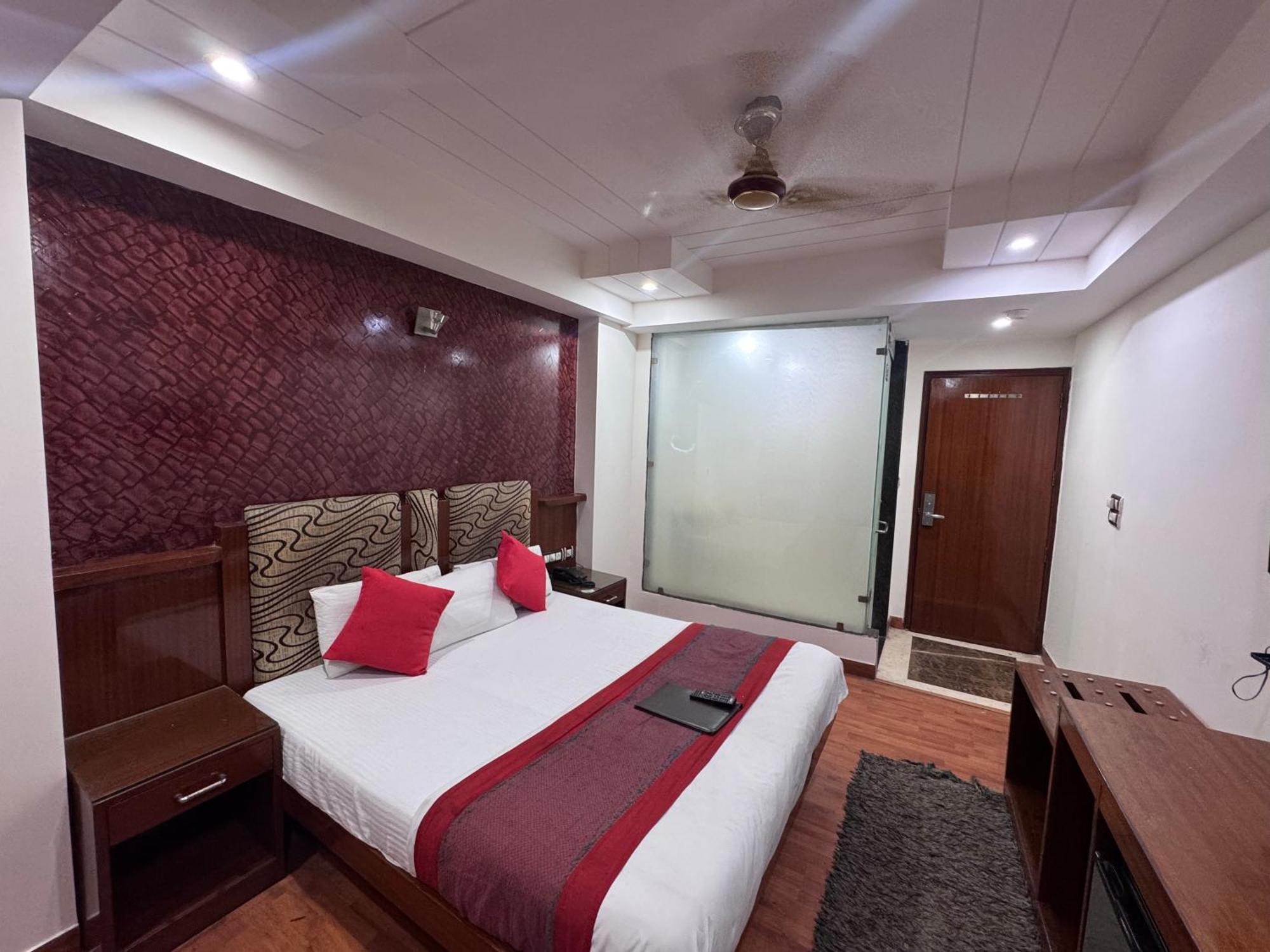 Hotel Shivdev International Near Railway Station