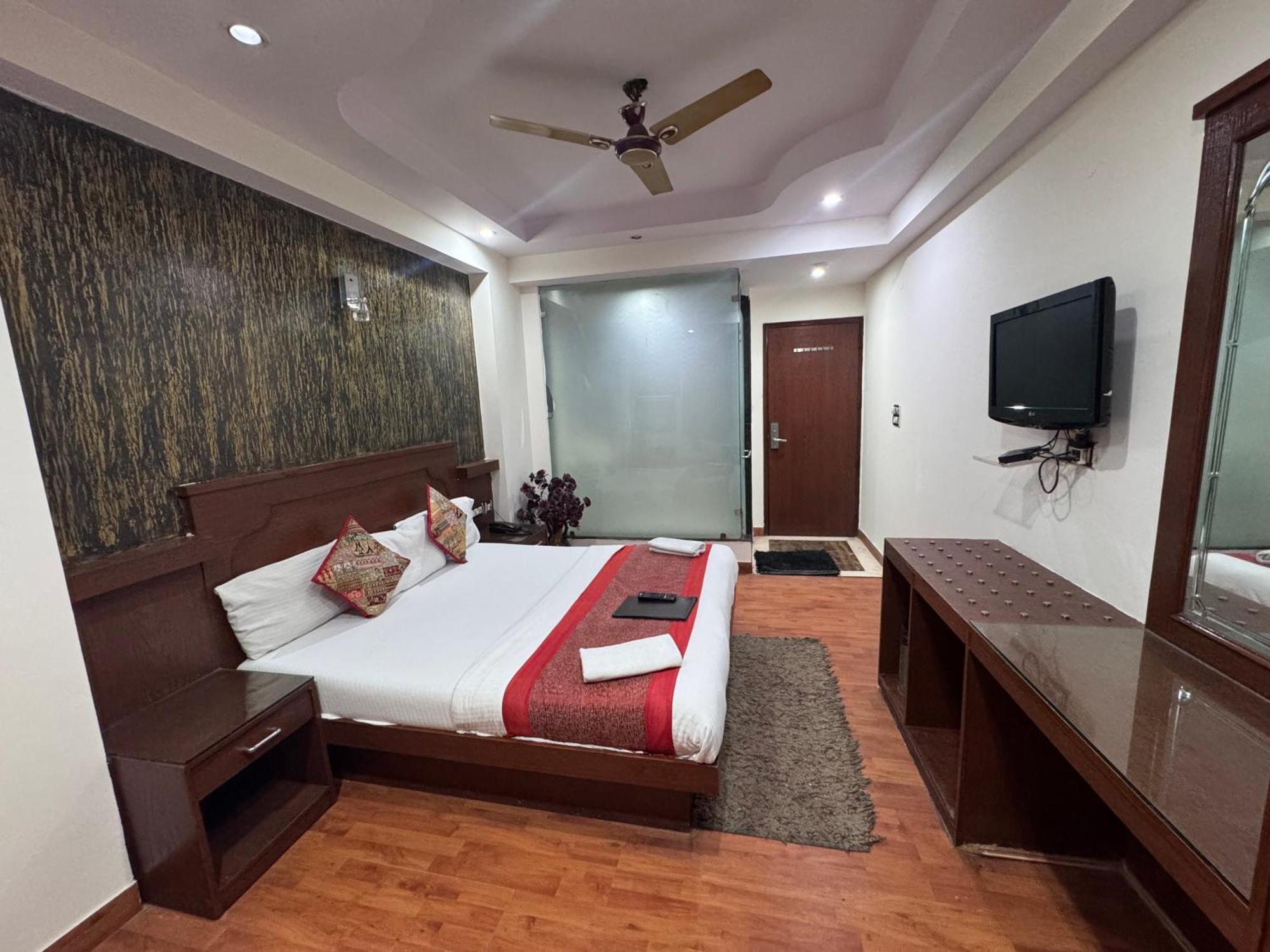 Shivdev International Near Railway Station Hotel 3*