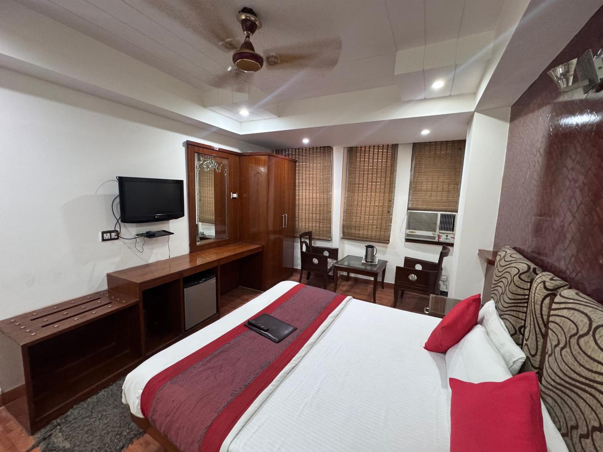 Hotel Shivdev International Near Railway Station 3*