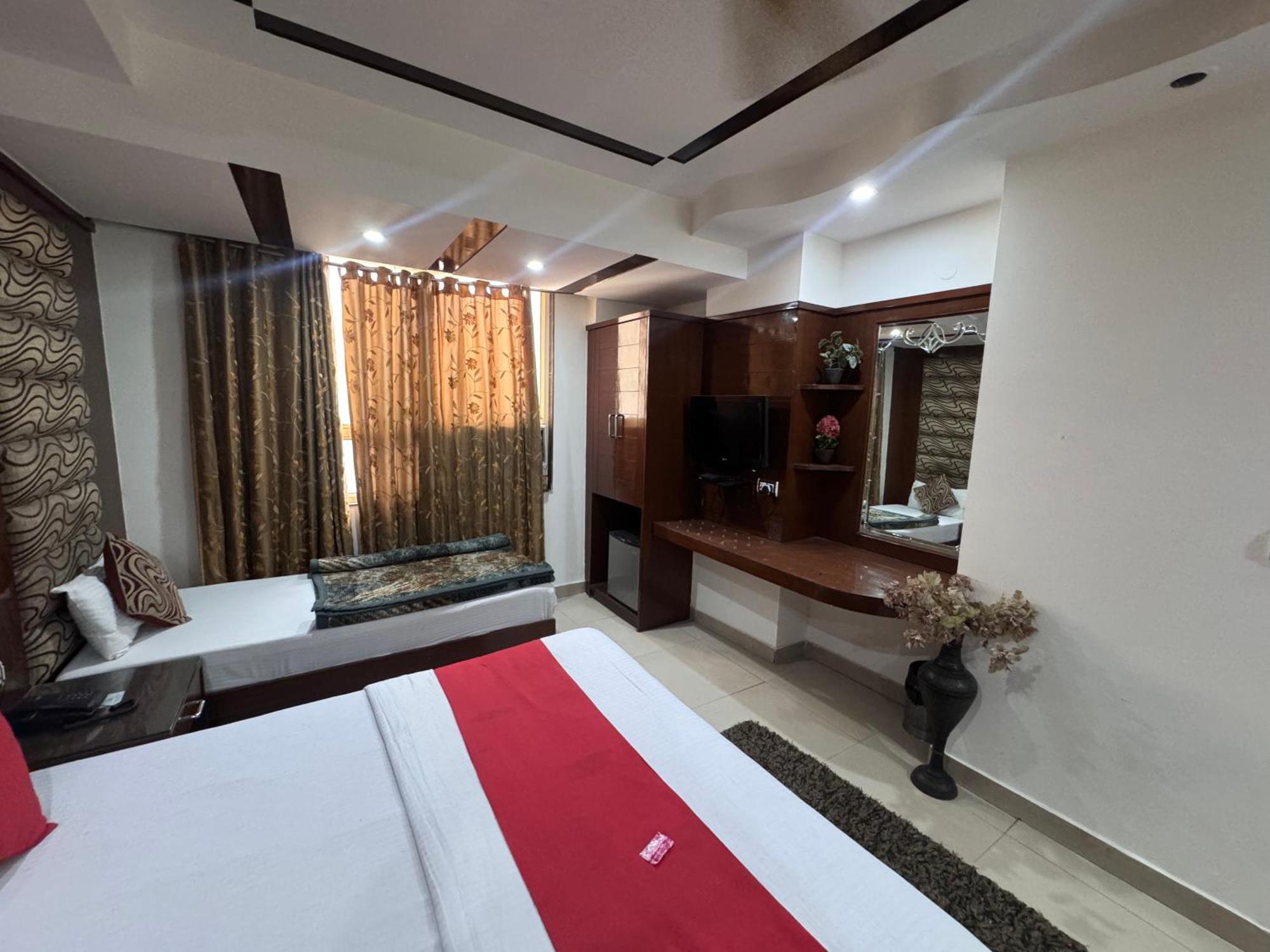 Hotel Shivdev International Near Railway Station 3*