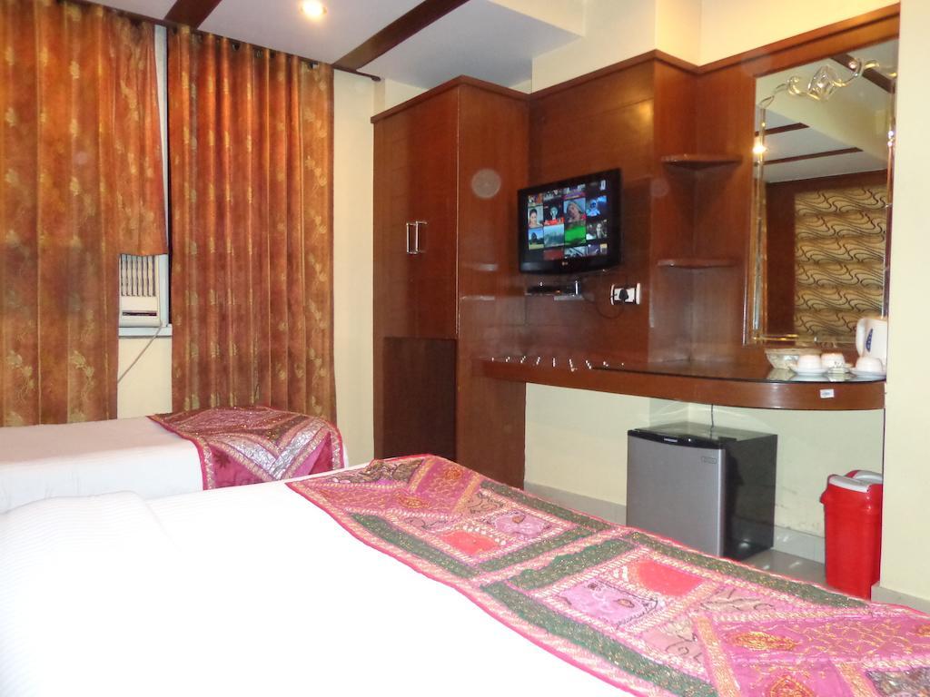 Hotel Shivdev International Near Railway Station 3*