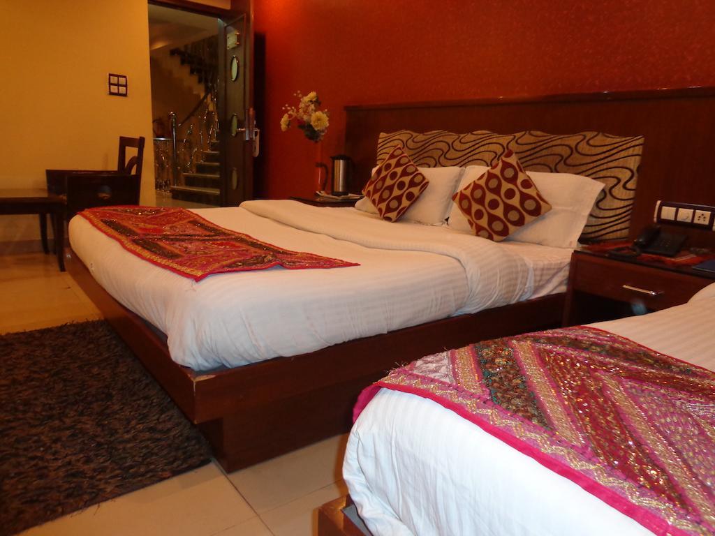 Hotel Shivdev International Near Railway Station