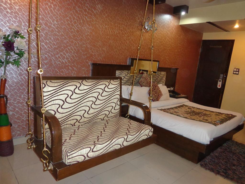 Hotel Shivdev International Near Railway Station