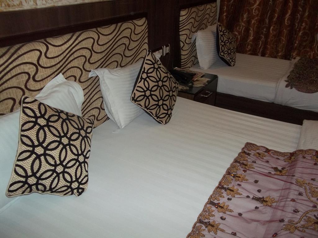 Hotel Shivdev International Near Railway Station 3*