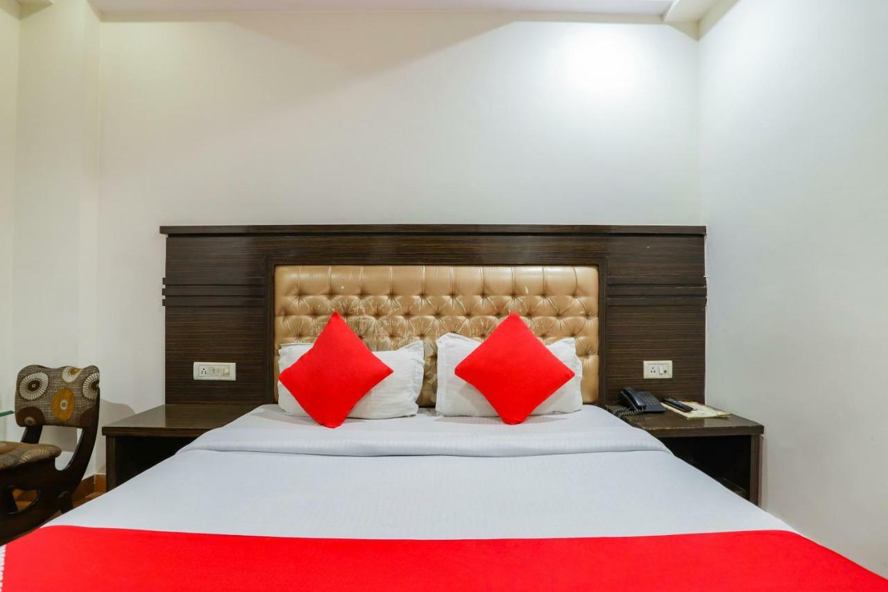 Hotel Shivdev International Near Railway Station 3*